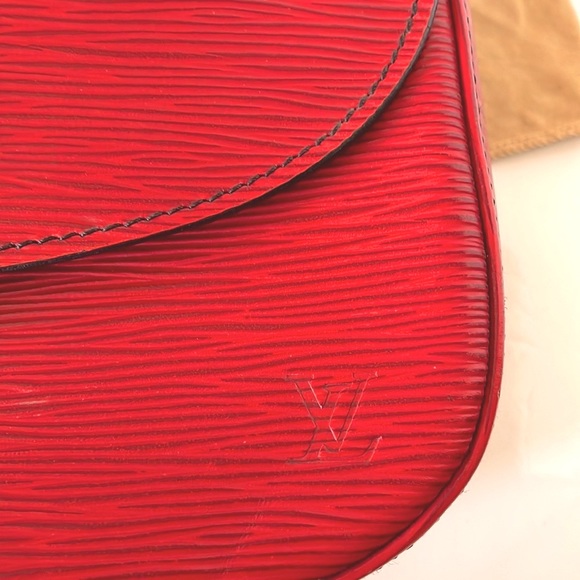 ❌🔥SALE❌PRICE DROP ❌AUTHENTIC Louis Vuitton Epi Saint Cloud /Crossbody Ba… - Picture 13 of 17